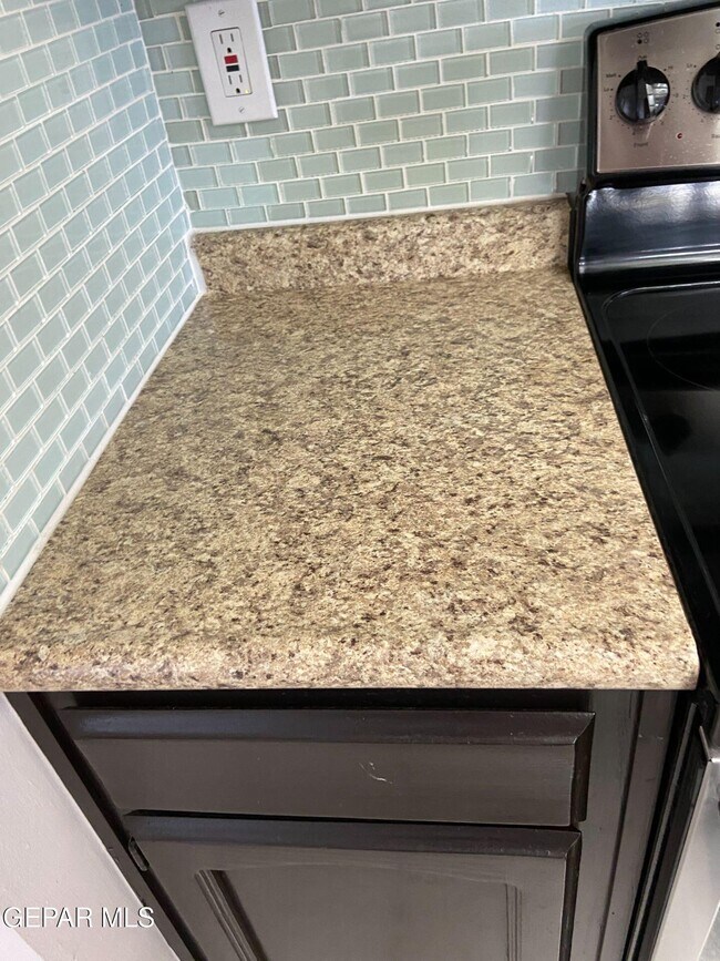 Building Photo - 6721 El Parque Dr