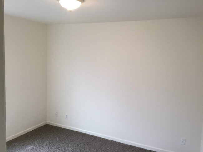 Building Photo - 3 Bedroom Home in Bethel-Danebo Area