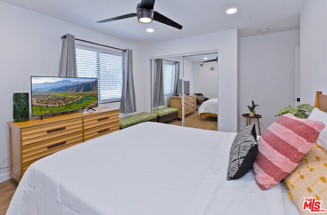 Building Photo - 2660 N Farrell Dr