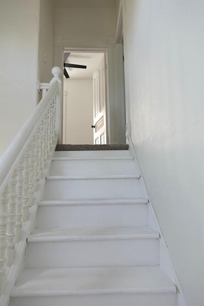 Building Photo - 220 S K St