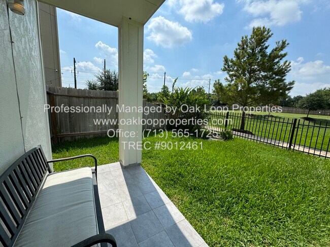 Building Photo - 2018 Royal Landing Dr