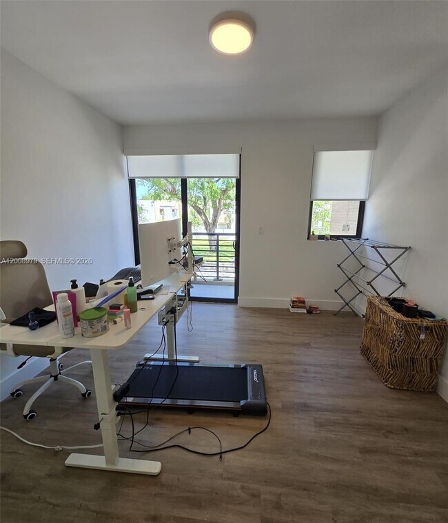 Building Photo - 5503 W Oak Wy