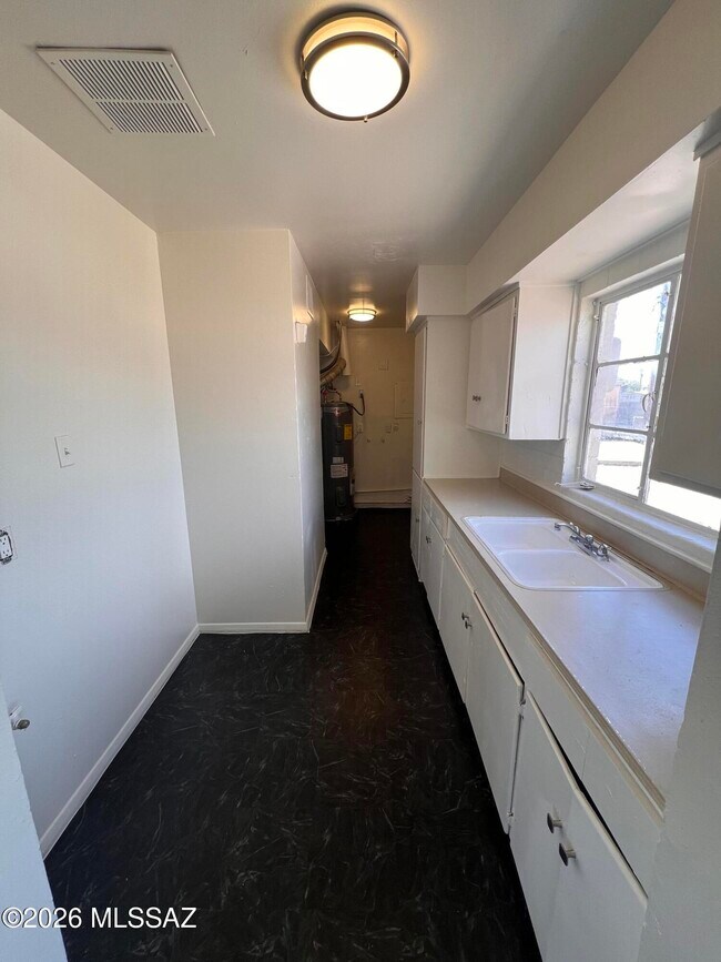 Building Photo - 2743 S Norton Vista