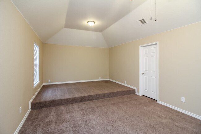 Building Photo - 908 Evergreen Ln