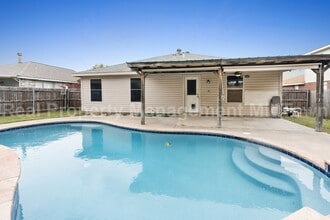 Building Photo - 1014 Mazourka Dr