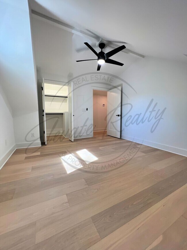 Building Photo - Modern Elegance in the Heart of Nashville ...