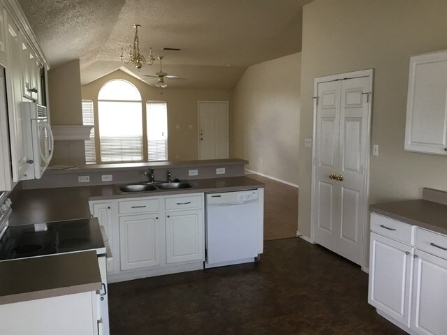 Building Photo - 7928 Cannonwood Dr