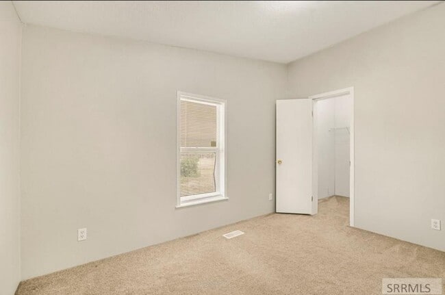 Building Photo - Stunning St. Anthoney Home: Recently Remod...