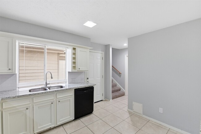 Building Photo - 4702 N Cashel Cir