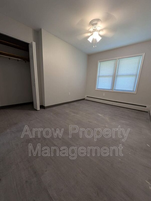 Building Photo - 407 H St