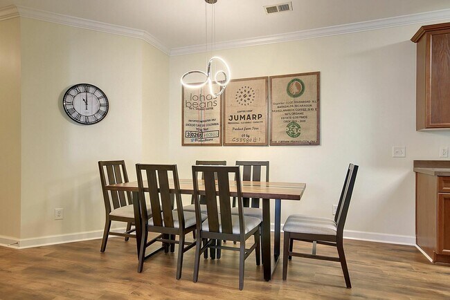 Building Photo - 148 Golfview Ln