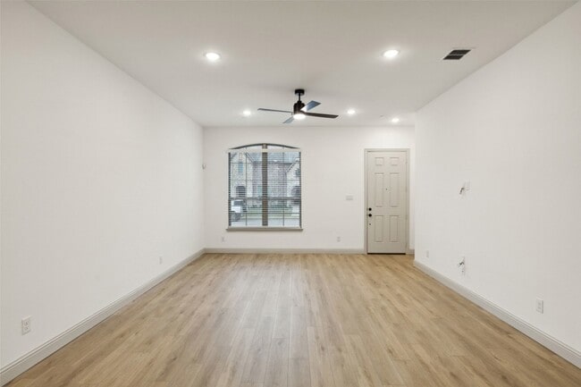 Building Photo - 7135 Buchanan Dr