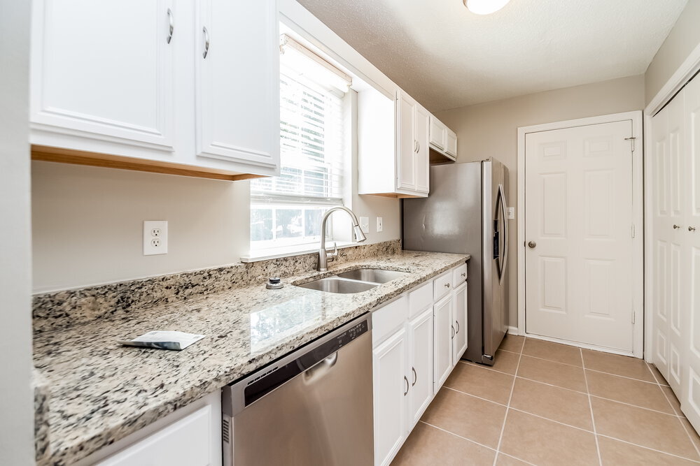 Building Photo - 630 W Manor