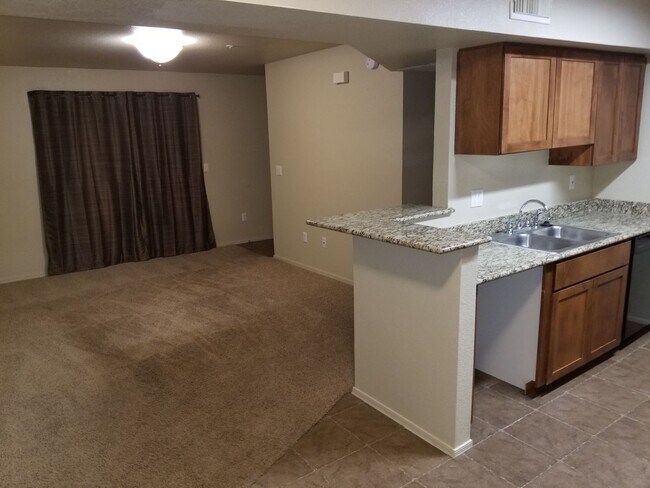 Building Photo - Upgraded West-Flagstaff Condo in the Arbors - 2 Bed, 2 Bath - NO Students & NO Pets! - Avail. NOW!!