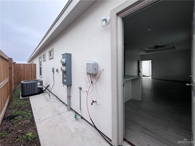 Building Photo - 28 West Dr