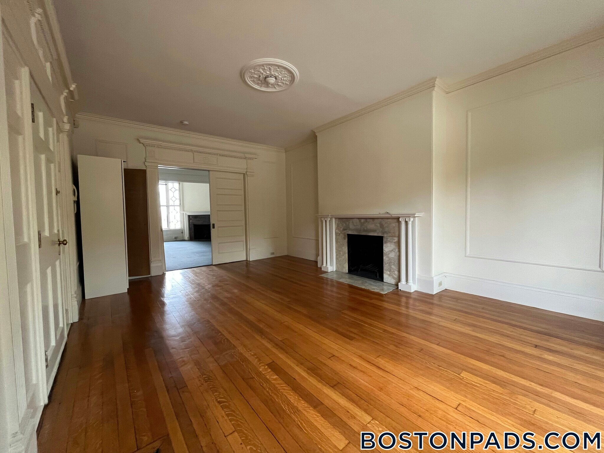 Building Photo - 917 Beacon St