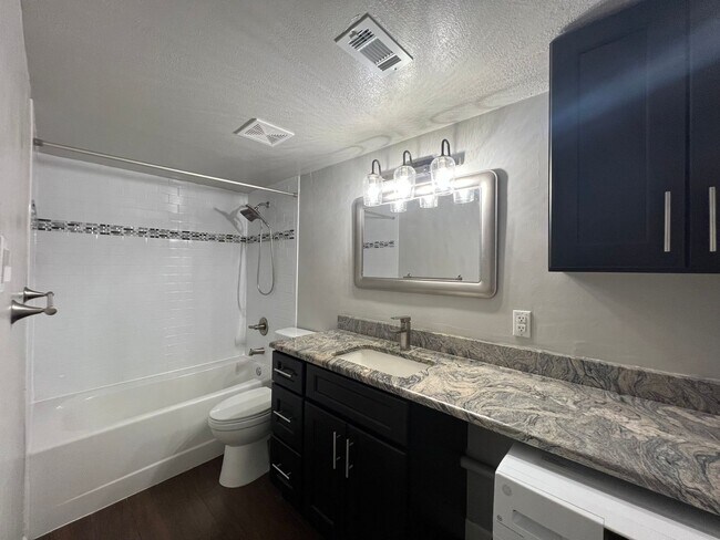 Building Photo - Ridglea4004 #203 ***MAINTENANCE-HOA***