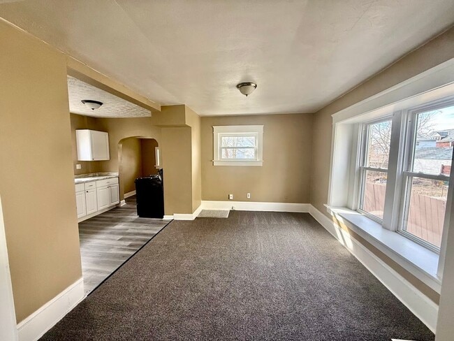 Building Photo - Four bedroom one bathroom home for rent