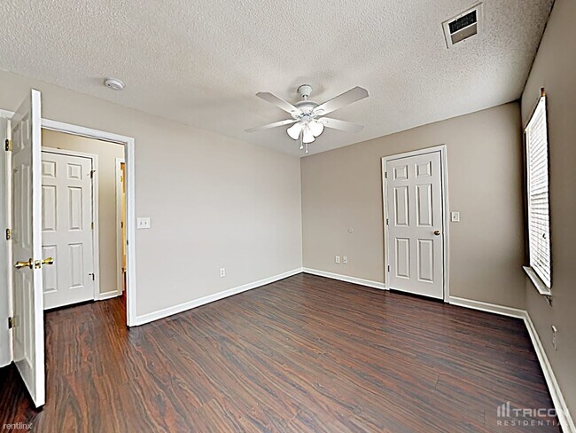 Building Photo - 121 Summer Vale Dr