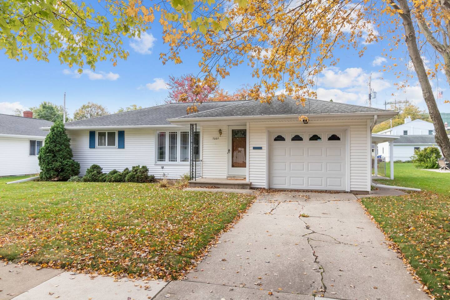 Building Photo - 1221 Kenwood St