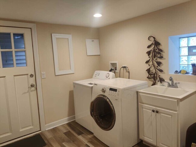 Building Photo - 3108 N 78th Ct