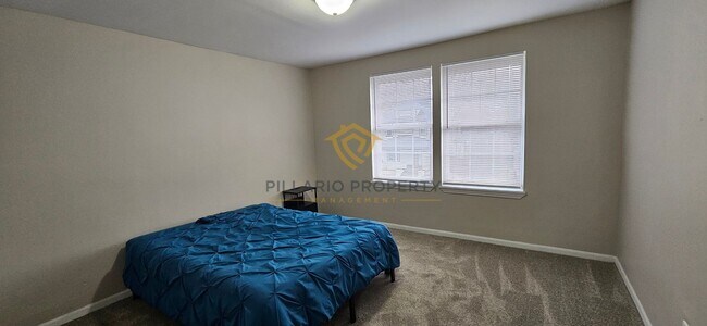 Building Photo - 933-935 N Dearborn St