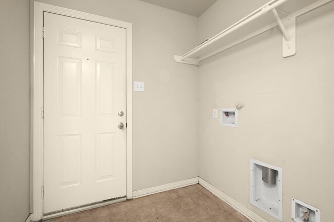 Building Photo - 21130 Field House Ct