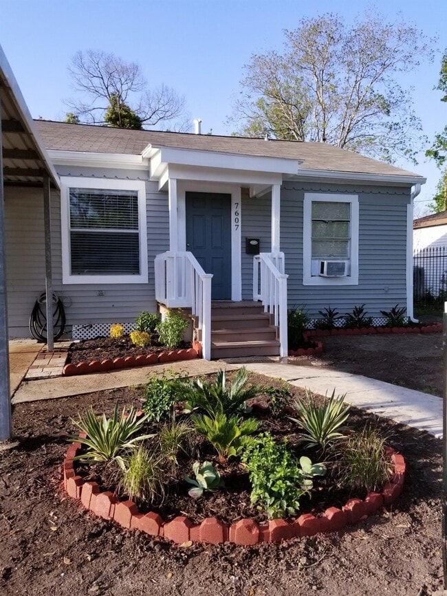 Building Photo - 7607 Hemlock St