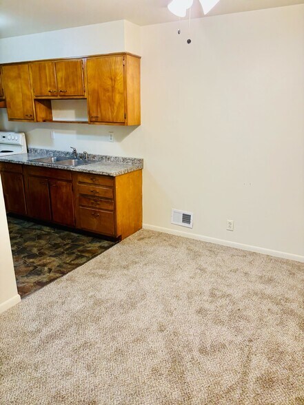 Building Photo - 2727 Brownsboro Rd