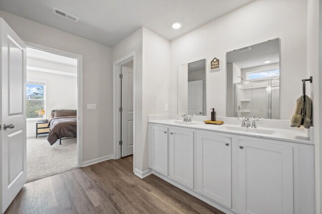 Building Photo - 322 Royal Eagle Ct