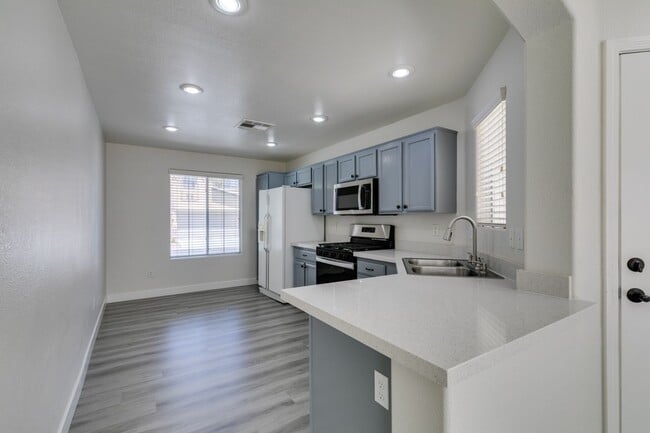 Building Photo - NEWLY UPDATED 4 BEDROOM HOME IN THE SOUTHWEST