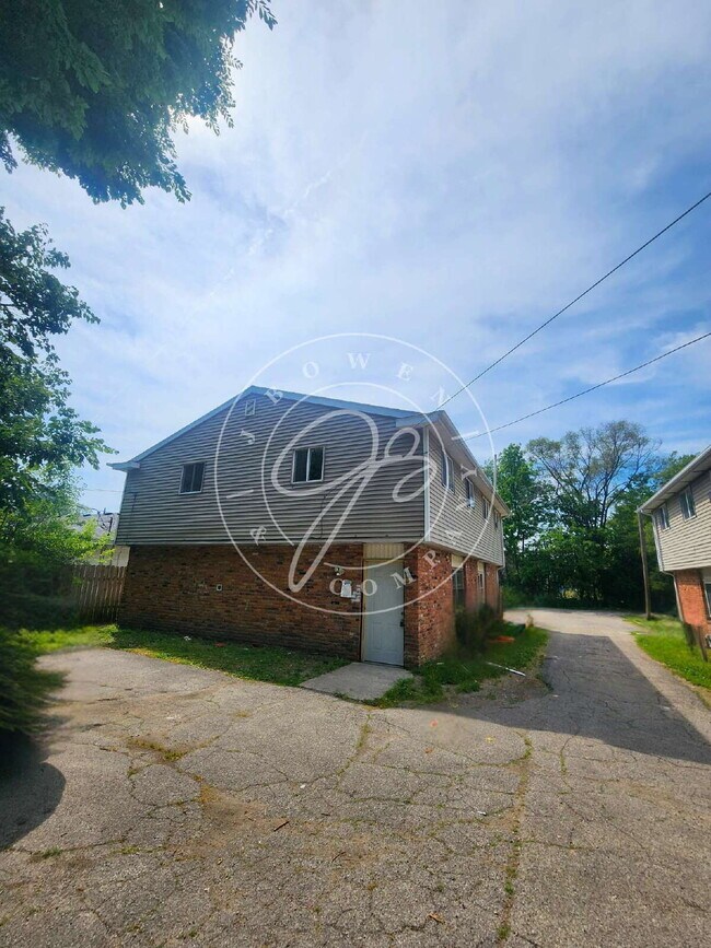 Building Photo - 2217 Hickory St