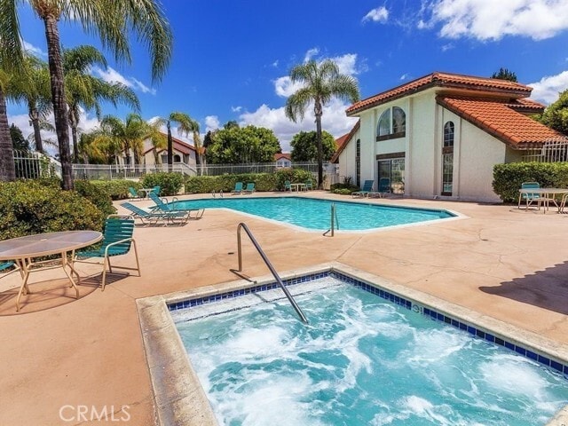 Building Photo - 23401 La Crescenta