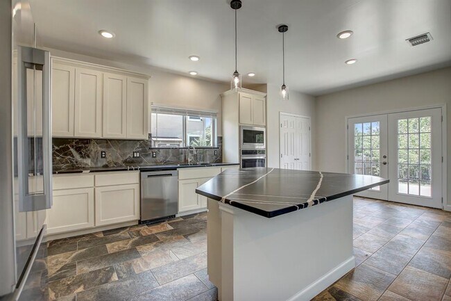 Building Photo - 309 Camperdown Elm Dr