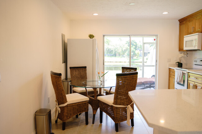 Building Photo - 1425 Riverside Cir