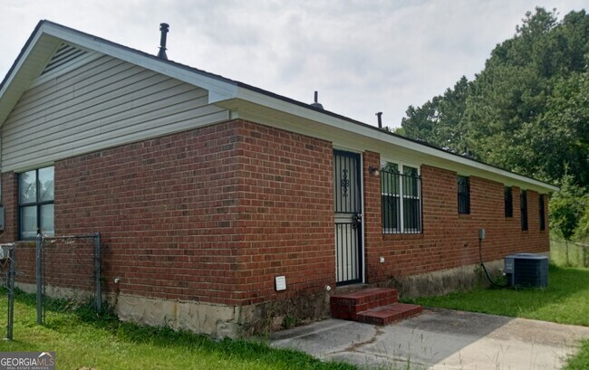 Building Photo - 2928 Dahlia Dr