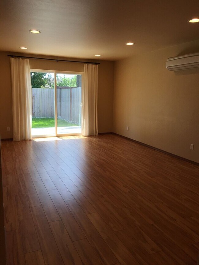 Building Photo - 1737 Stremler Dr