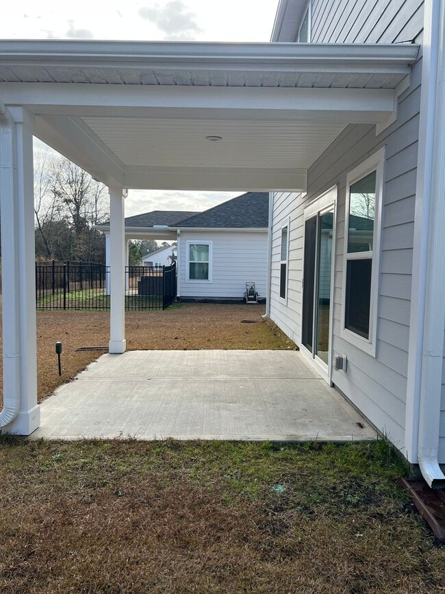 Building Photo - BEAUTIFUL 4 bedroom / 3 bath home located off Water Tower Road!