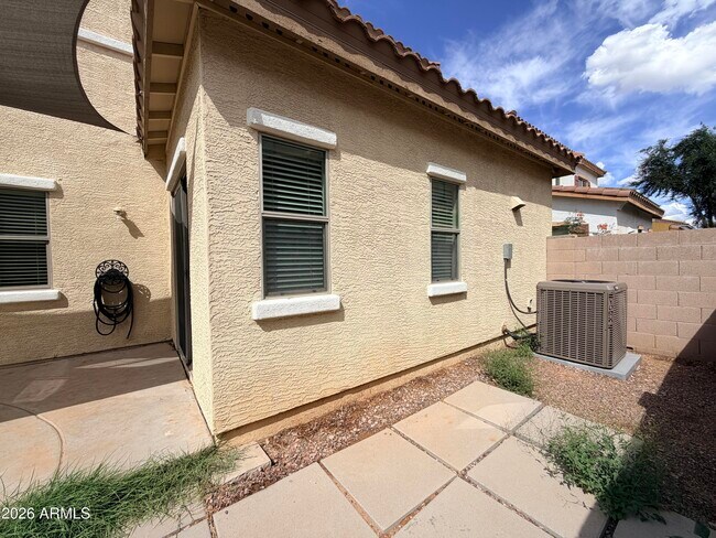 Building Photo - 4661 E Laurel Ave