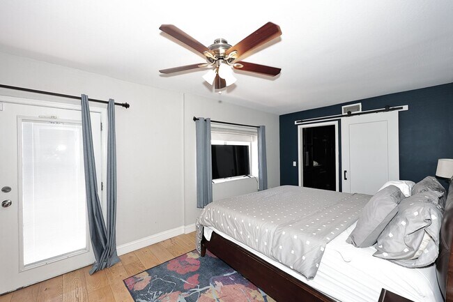 Building Photo - Fully Furnished Remodeled 4 Bedroom / 4 Bathroom Home with spacious back yard & pool in Central P...