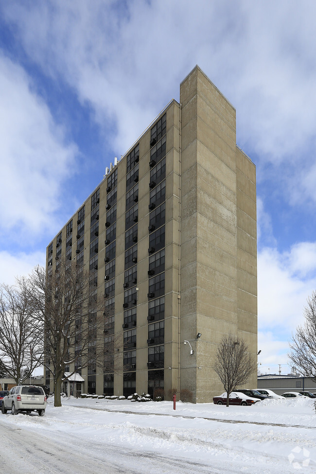 Primary Photo - Bayshore Towers