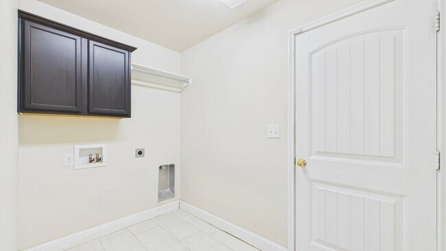 Building Photo - 9904 Aloe Ct