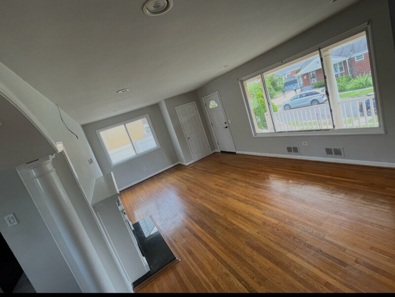 Building Photo - 1606 Parham Rd