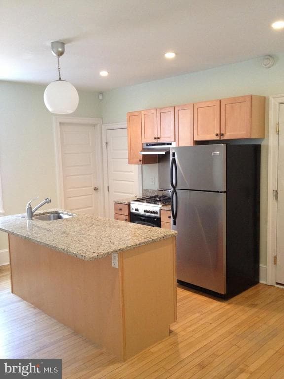 Building Photo - 324 S Juniper St