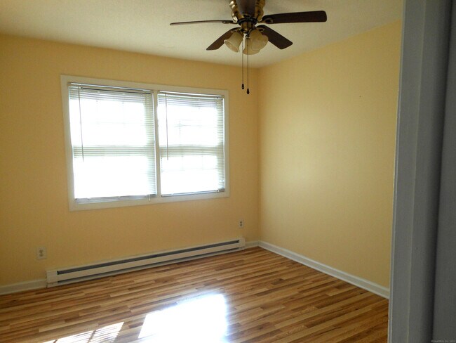 Building Photo - 646 Howe Ave