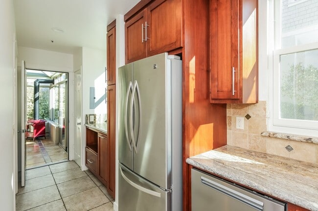 Building Photo - FOR RENT – 3 bed 2 bath Coastal Living in Santa Cruz