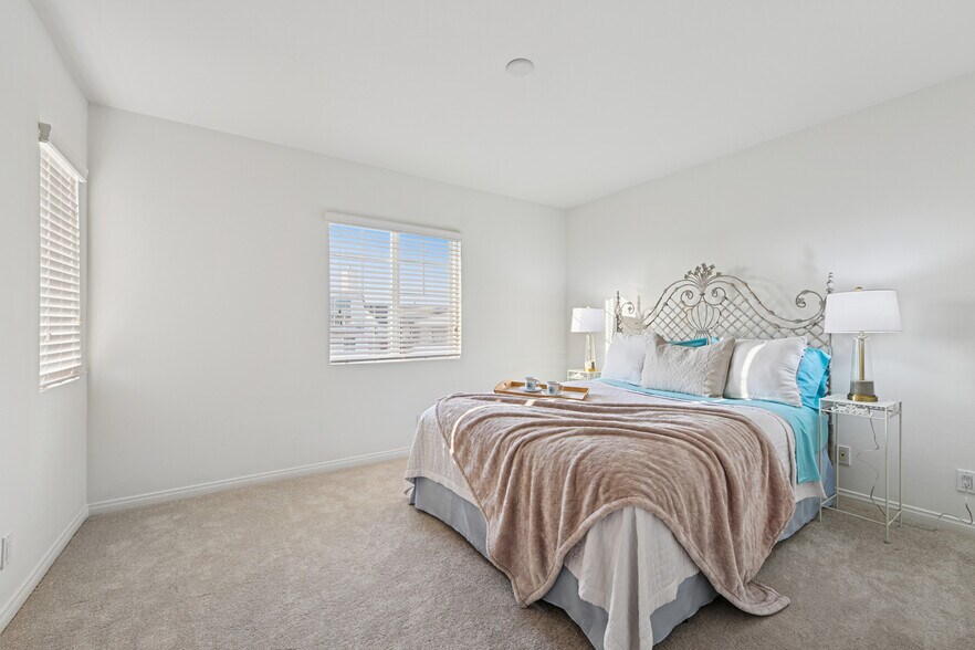 Building Photo - 5032 Amalfi Way