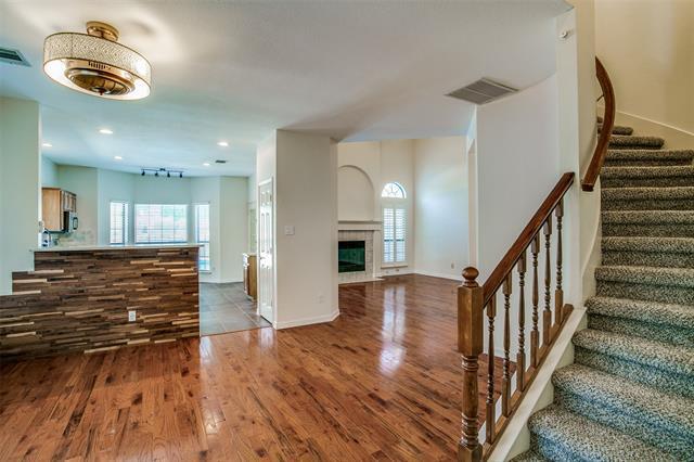 Building Photo - 824 Woodlake Dr