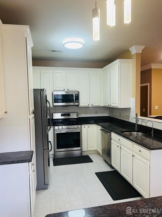 Building Photo - 704 Heron Ct