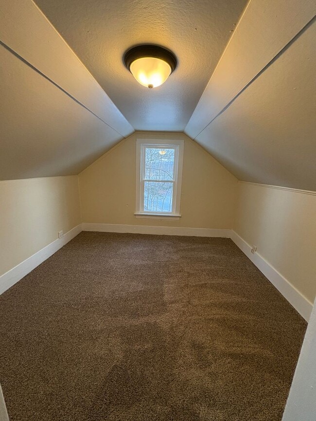 Building Photo - 114-116 Knight St